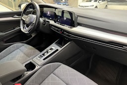 sininen Volkswagen Golf 2022 kuva 16.