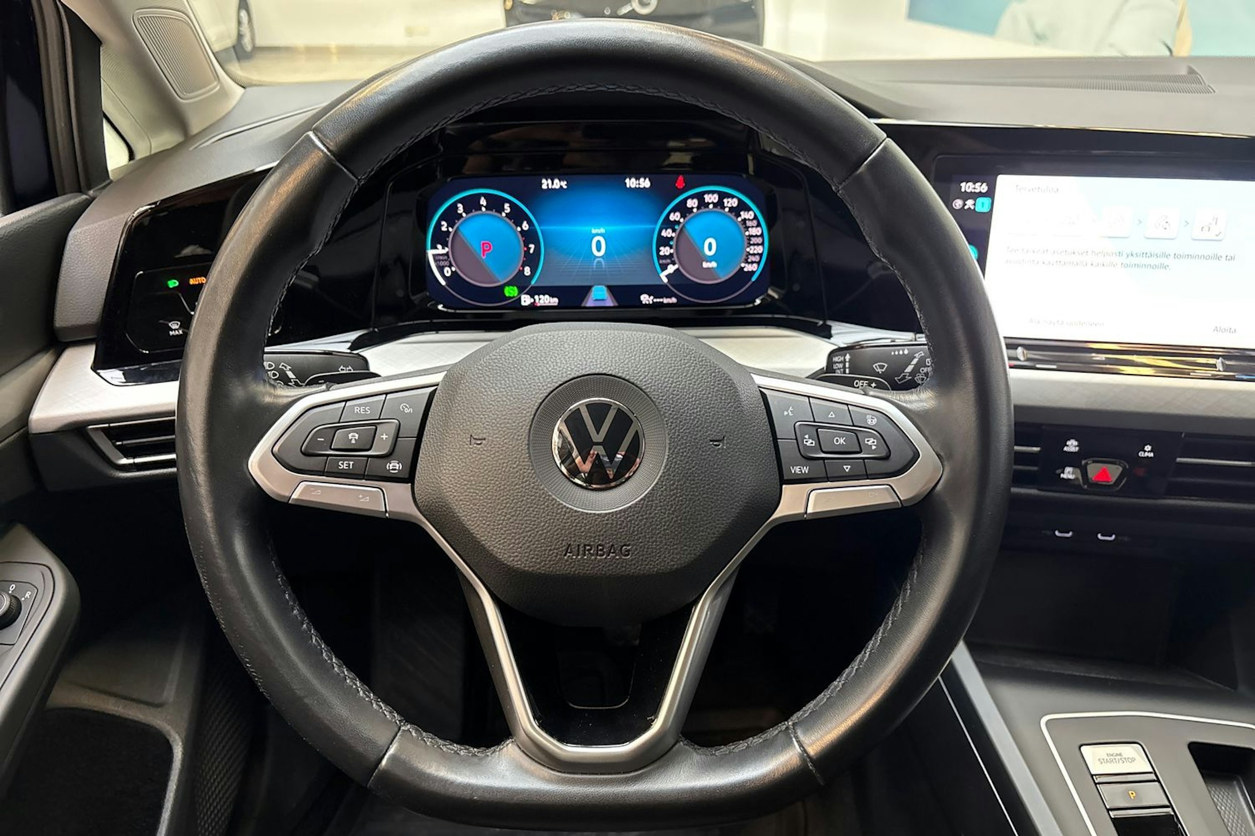 sininen Volkswagen Golf 2022 kuva 19.