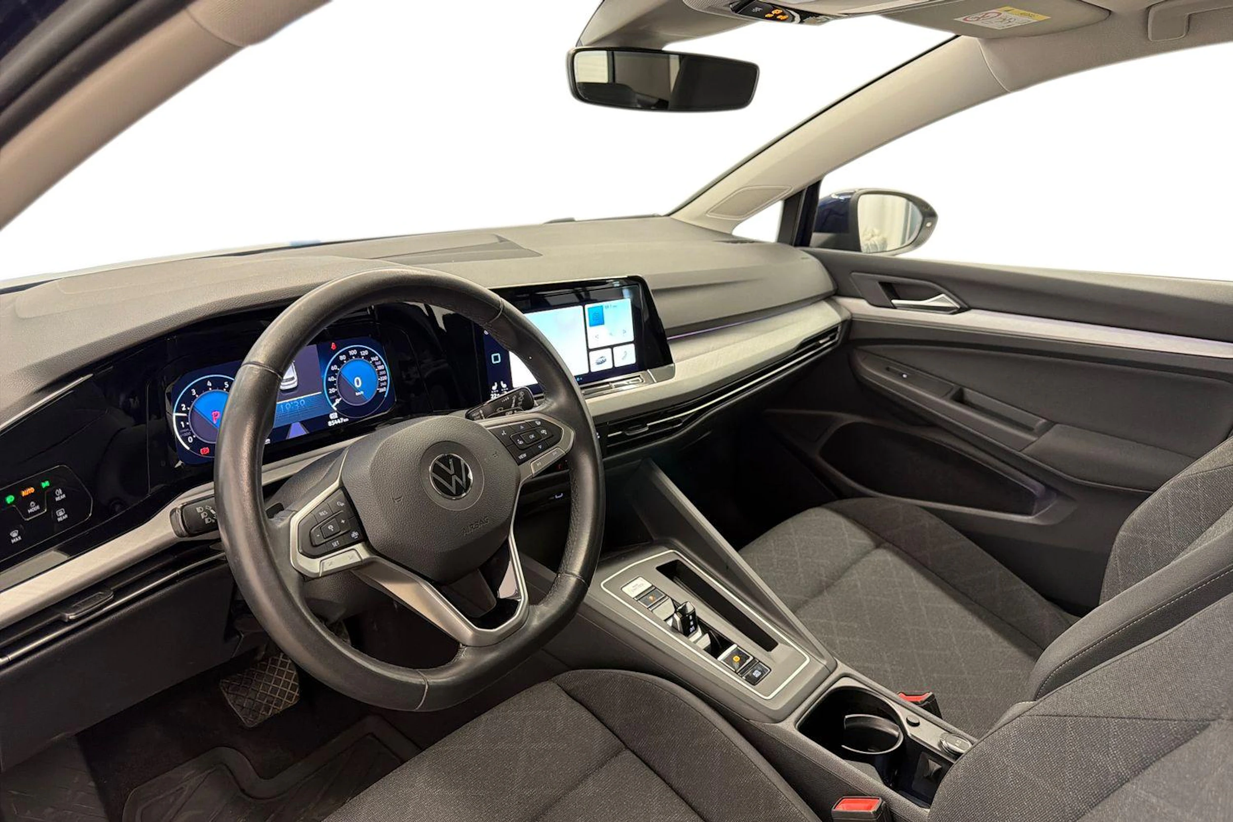 sininen Volkswagen Golf 2022 kuva 6.