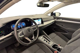 sininen Volkswagen Golf 2022 kuva 6.