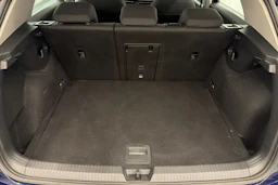 sininen Volkswagen Golf 2022 kuva 13.
