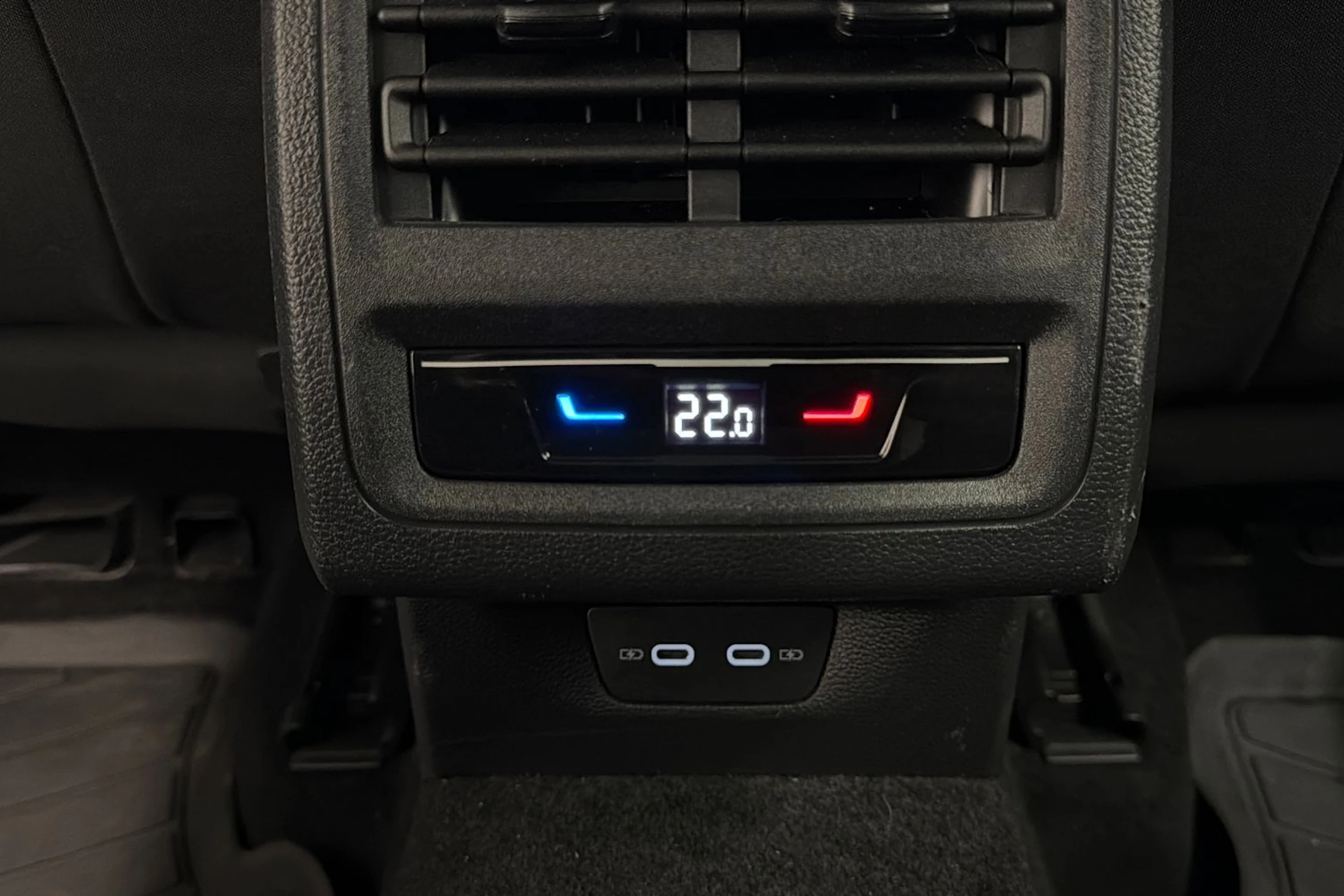sininen Volkswagen Golf 2022 kuva 14.
