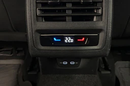 sininen Volkswagen Golf 2022 kuva 14.