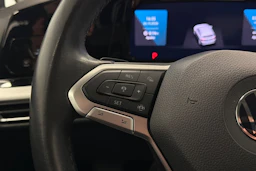 sininen Volkswagen Golf 2022 kuva 17.