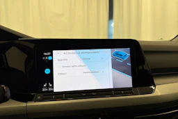 sininen Volkswagen Golf 2022 kuva 21.