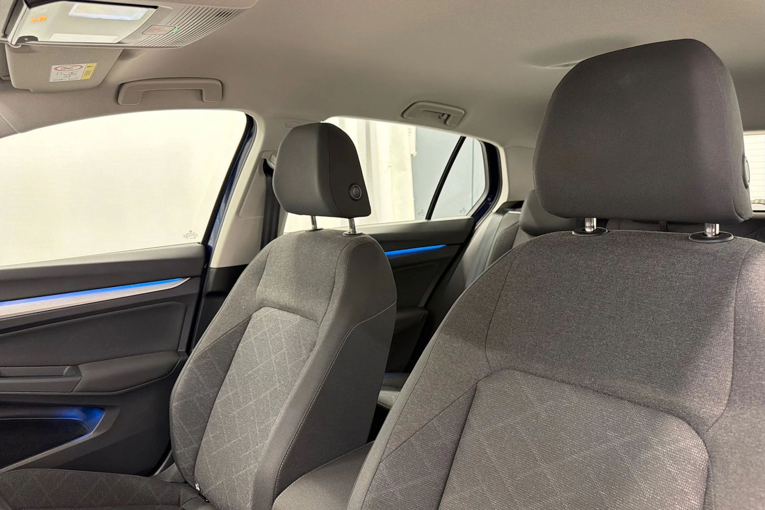 sininen Volkswagen Golf 2022 kuva 25.