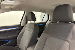 sininen Volkswagen Golf 2022 kuva 25.