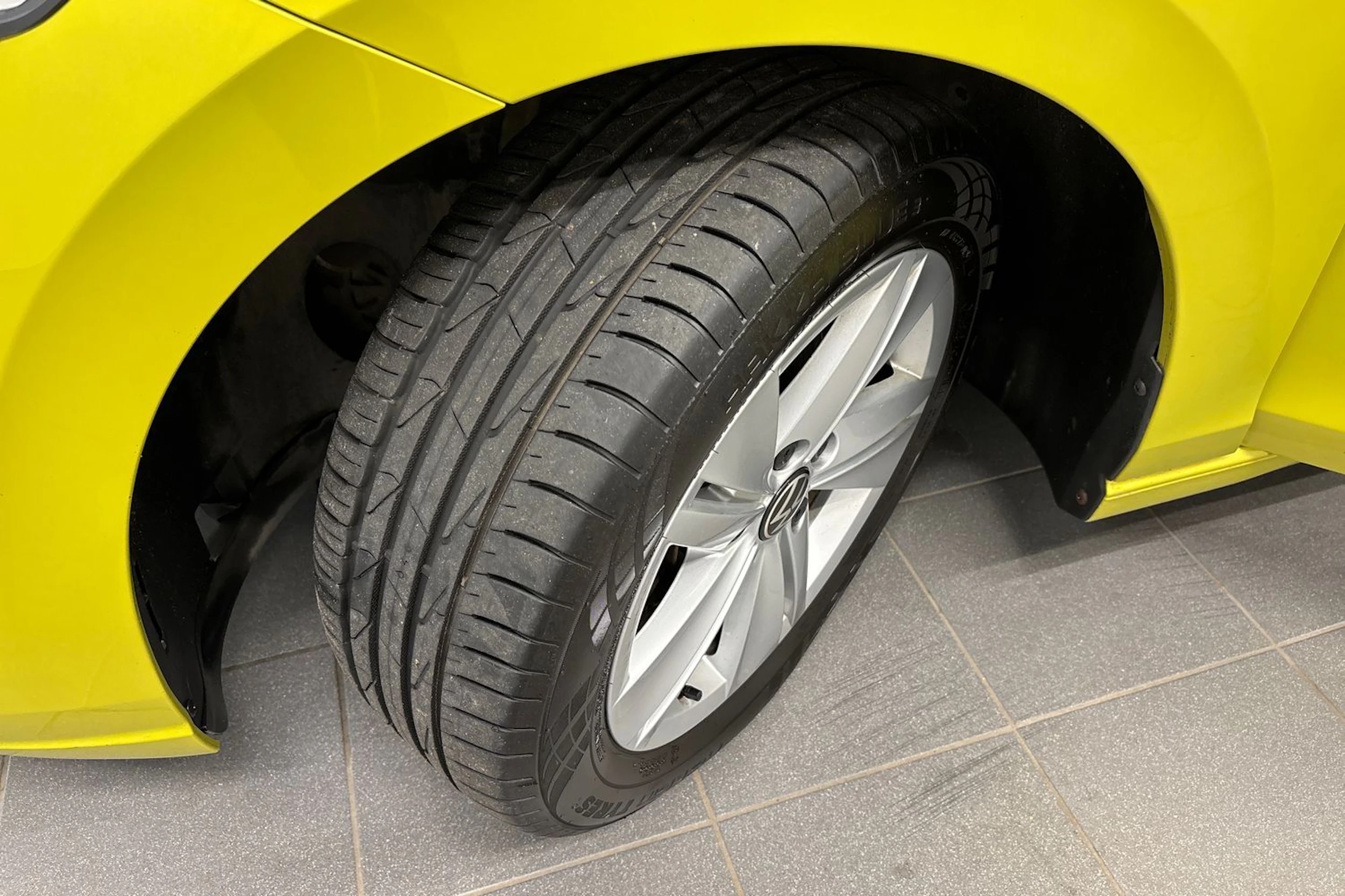 met. keltainen Volkswagen Golf 2022 kuva 10.