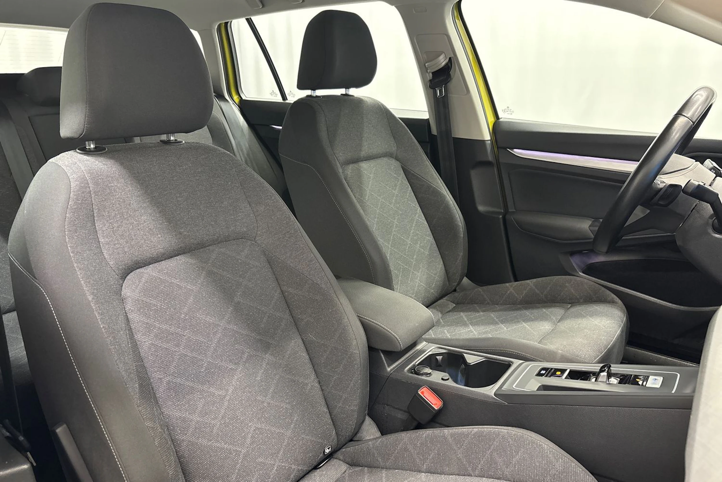 met. keltainen Volkswagen Golf 2022 kuva 12.