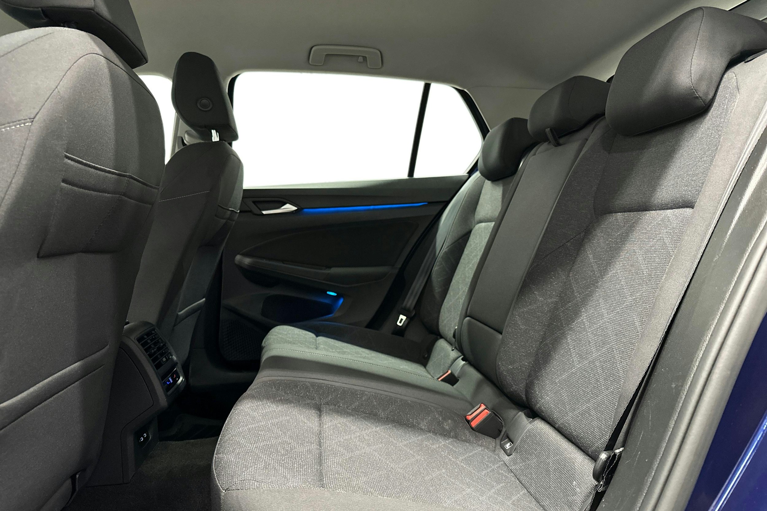 sininen Volkswagen Golf 2022 kuva 10.