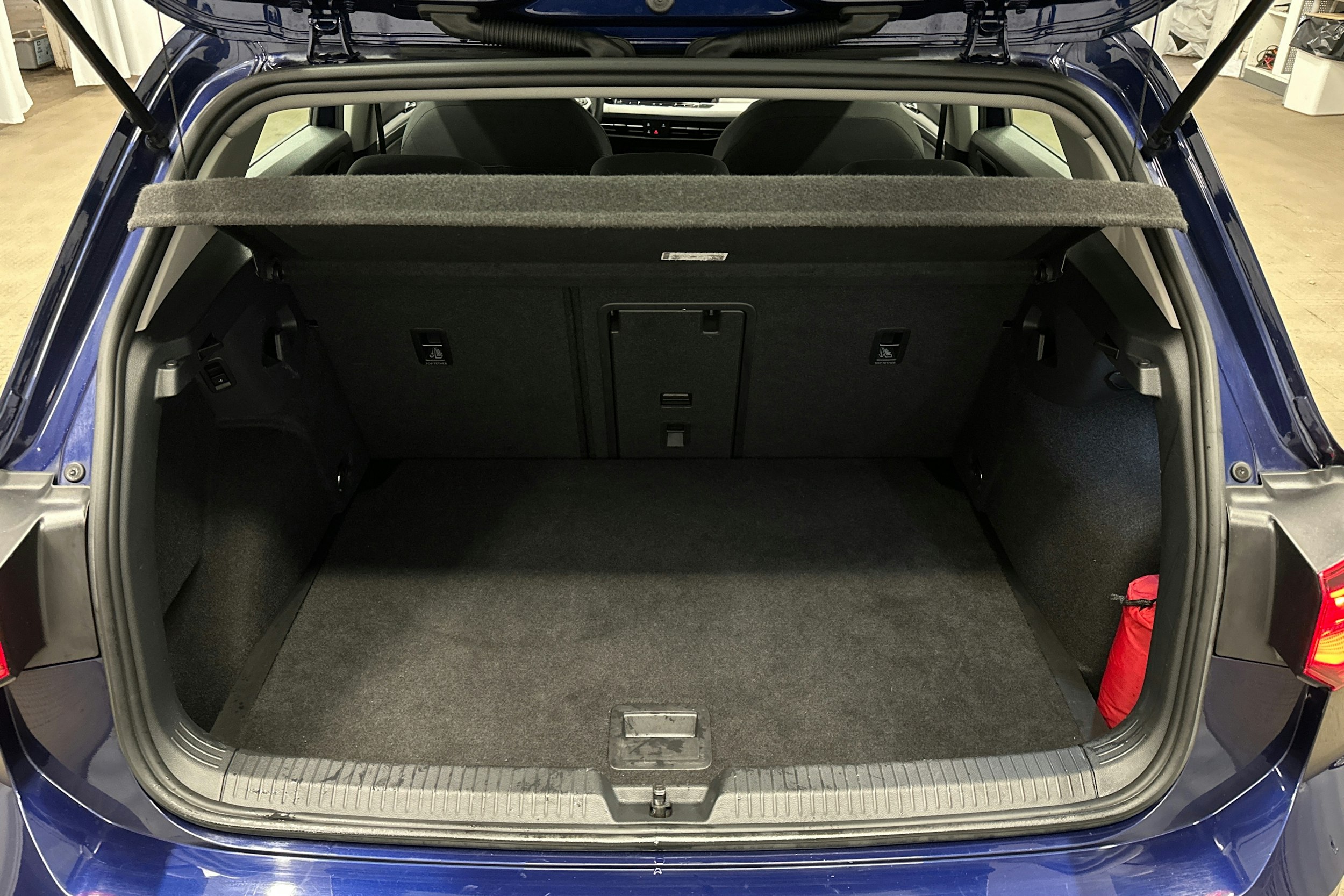 sininen Volkswagen Golf 2022 kuva 14.