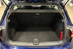 sininen Volkswagen Golf 2022 kuva 14.