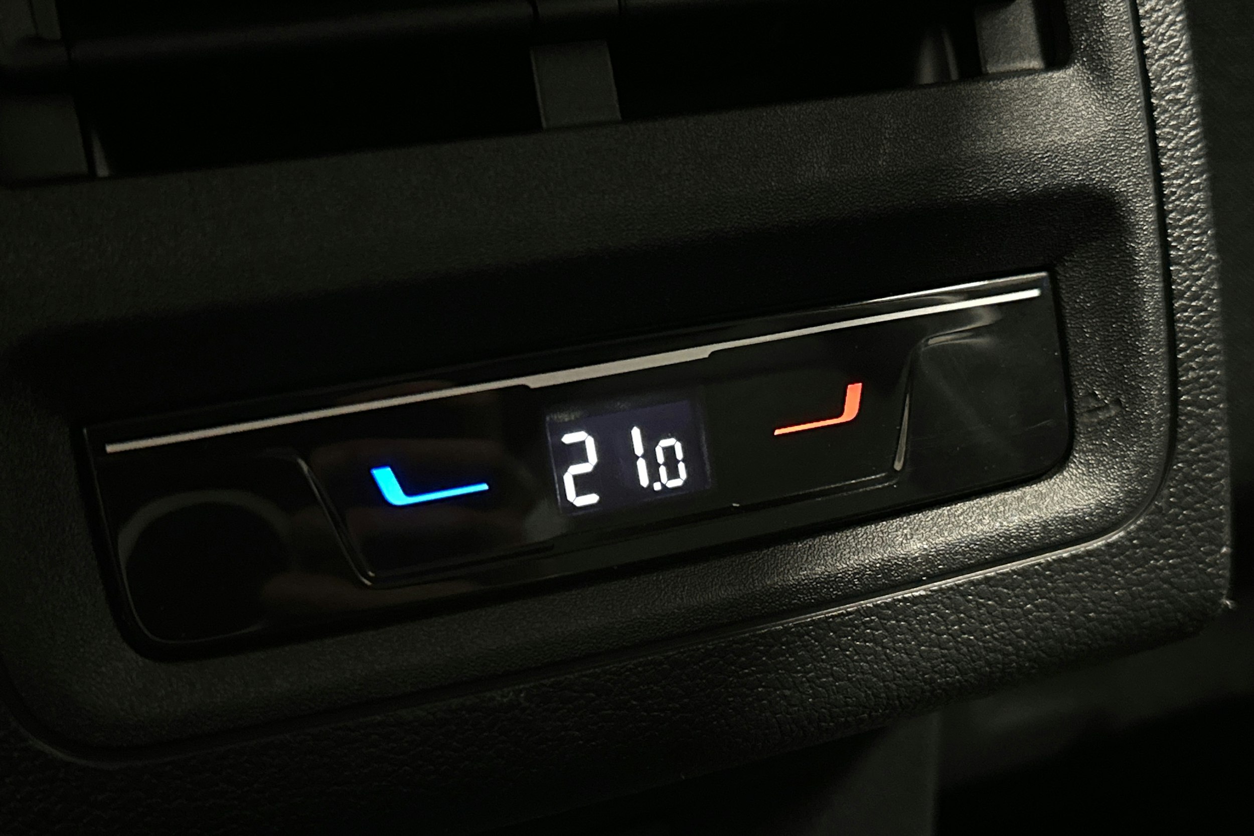 sininen Volkswagen Golf 2022 kuva 16.