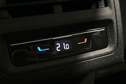 sininen Volkswagen Golf 2022 kuva 16.