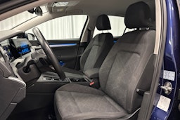 sininen Volkswagen Golf 2022 kuva 17.