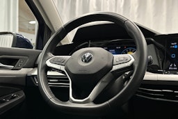 sininen Volkswagen Golf 2022 kuva 18.