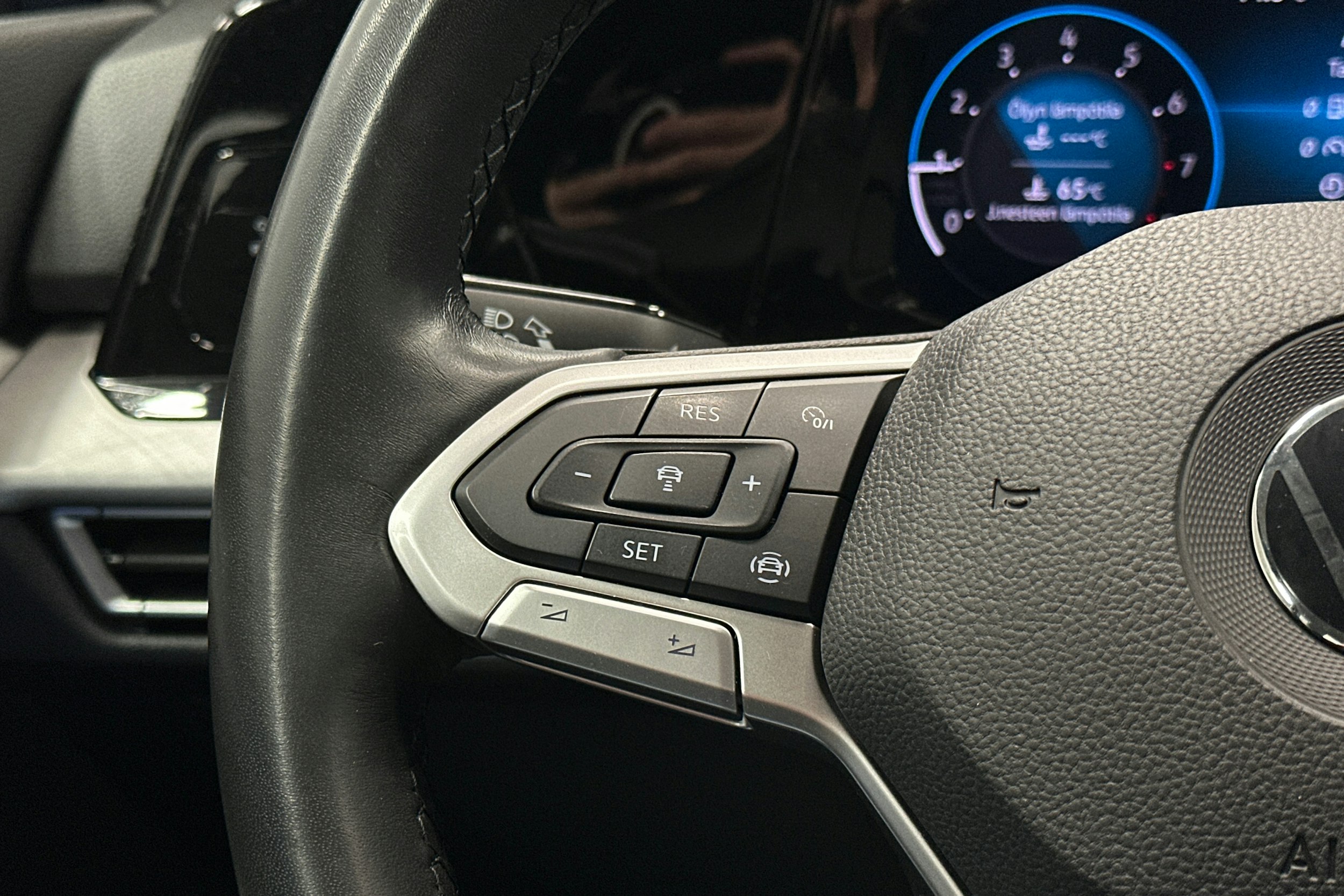 sininen Volkswagen Golf 2022 kuva 19.