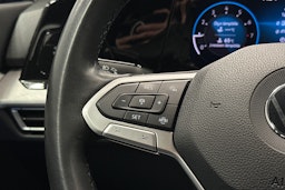 sininen Volkswagen Golf 2022 kuva 19.