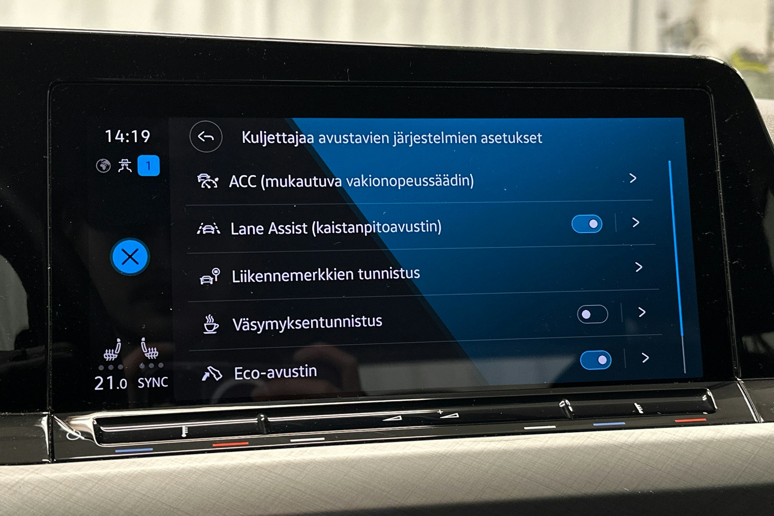 sininen Volkswagen Golf 2022 kuva 25.