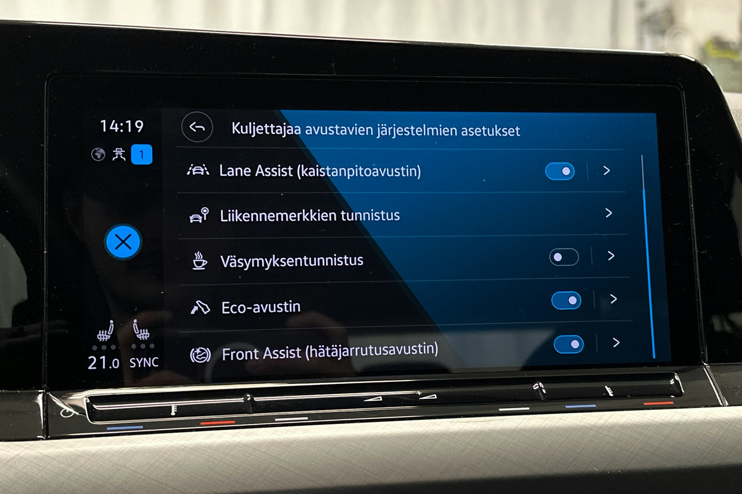 sininen Volkswagen Golf 2022 kuva 26.