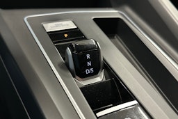 sininen Volkswagen Golf 2022 kuva 28.