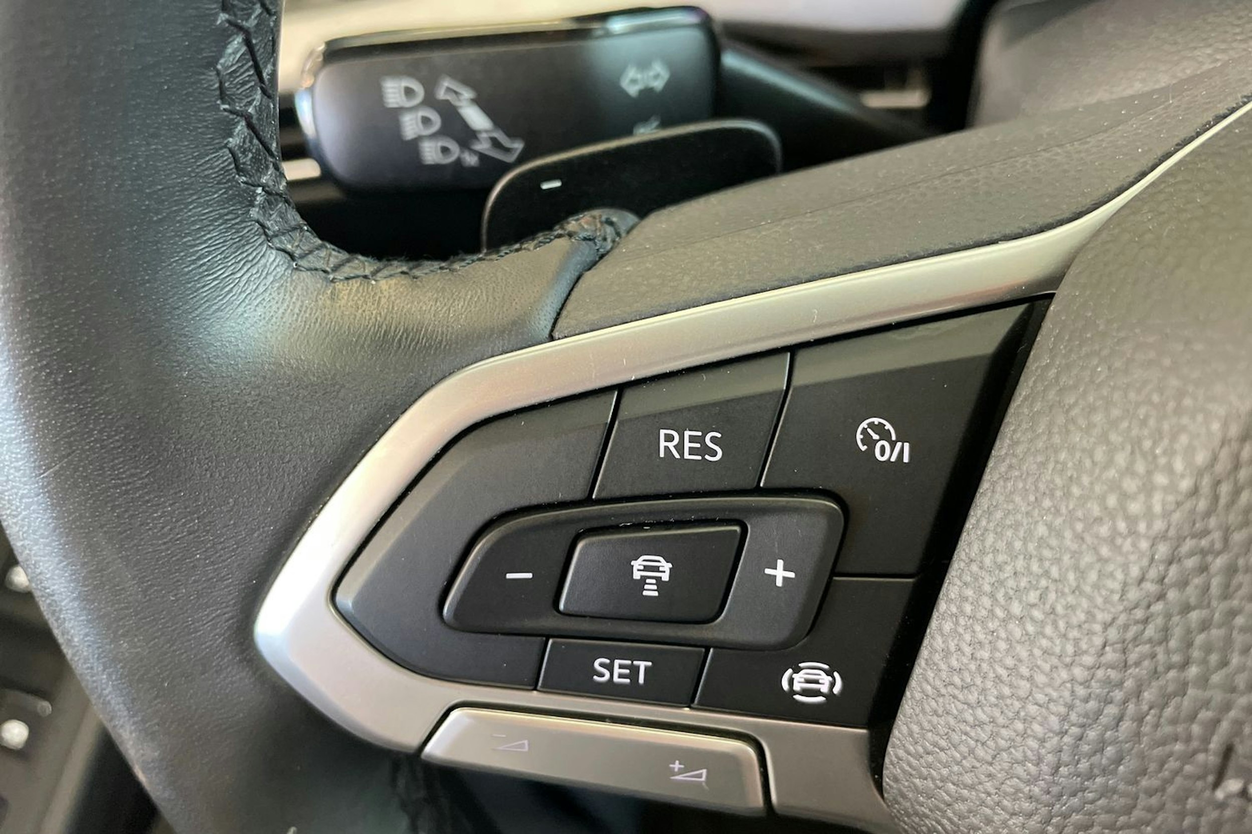 Sininen Volkswagen GOLF 2022 kuva 14.