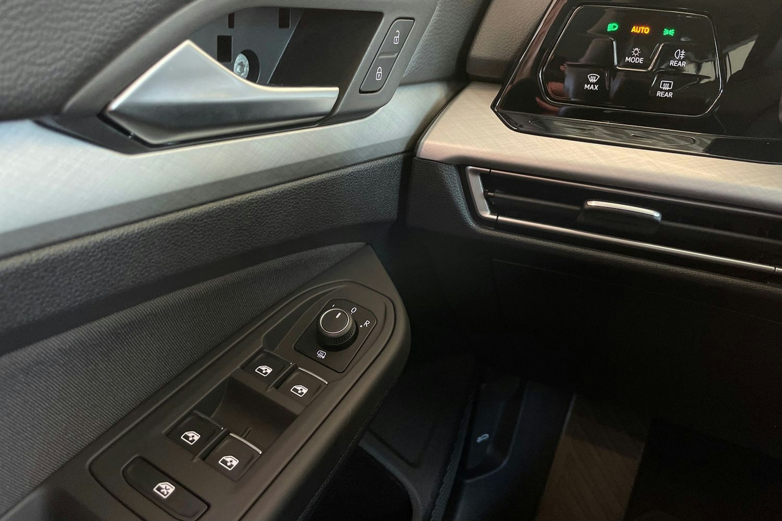 Sininen Volkswagen GOLF 2022 kuva 16.