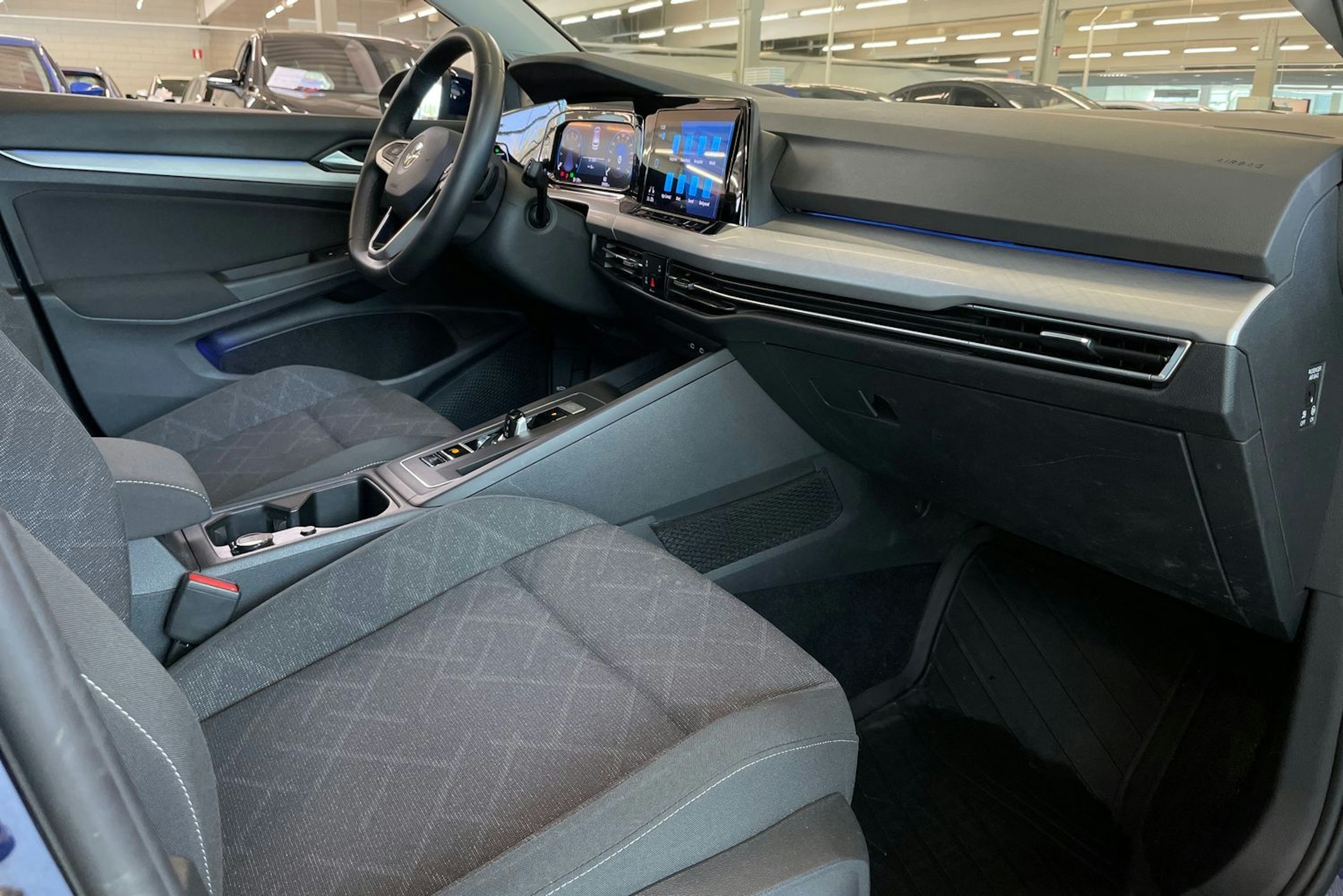 Sininen Volkswagen GOLF 2022 kuva 21.