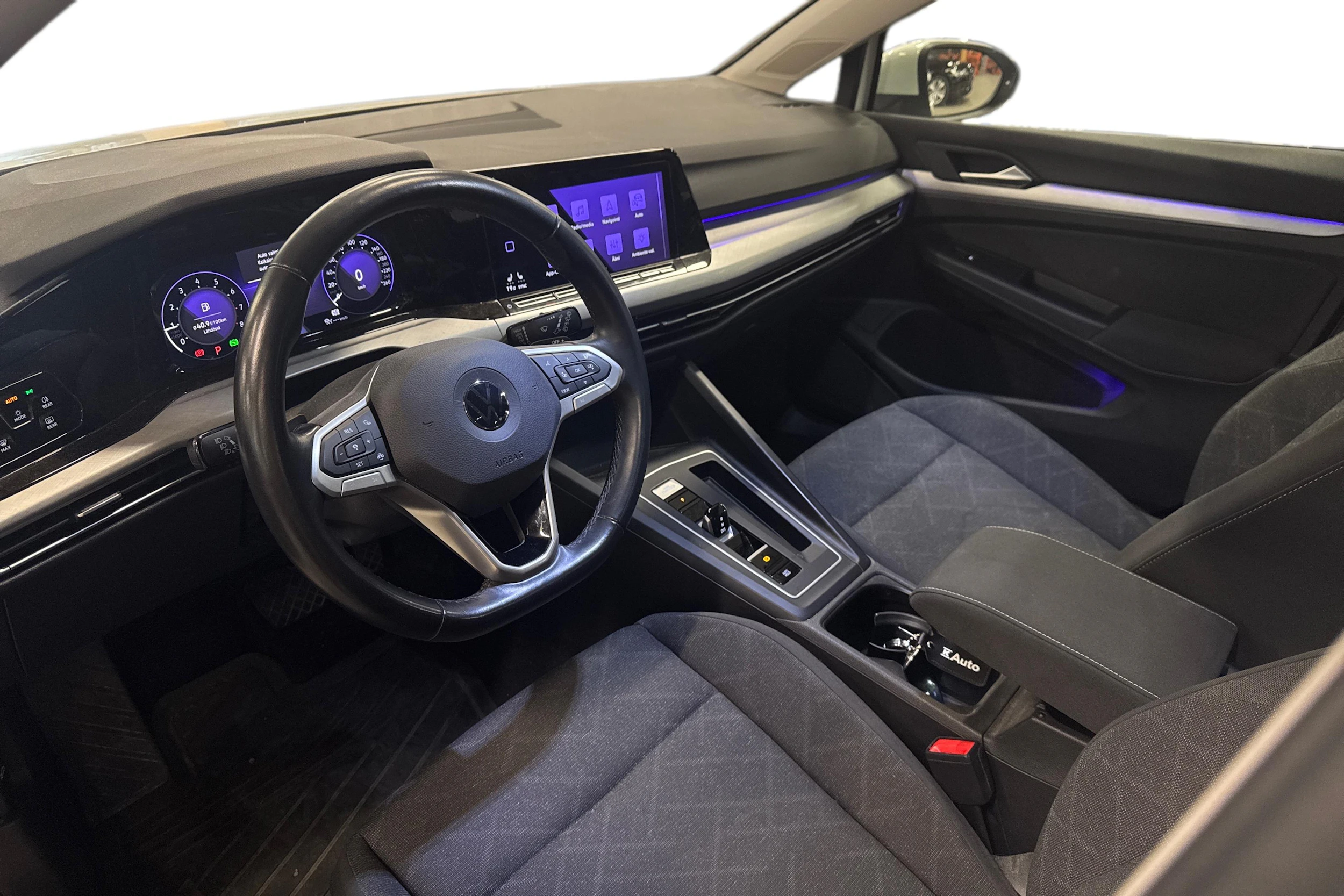 valkoinen Volkswagen Golf 2022 kuva 3.