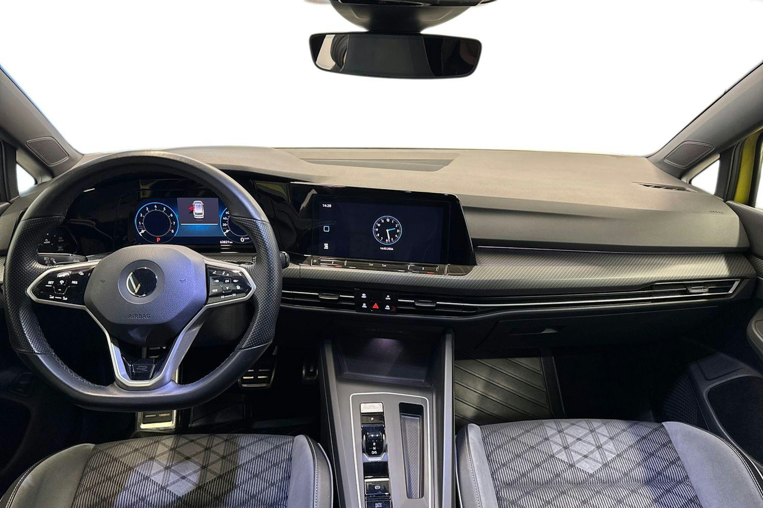 keltainen Volkswagen Golf 2022 kuva 9.