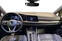 keltainen Volkswagen Golf 2022 kuva 9.