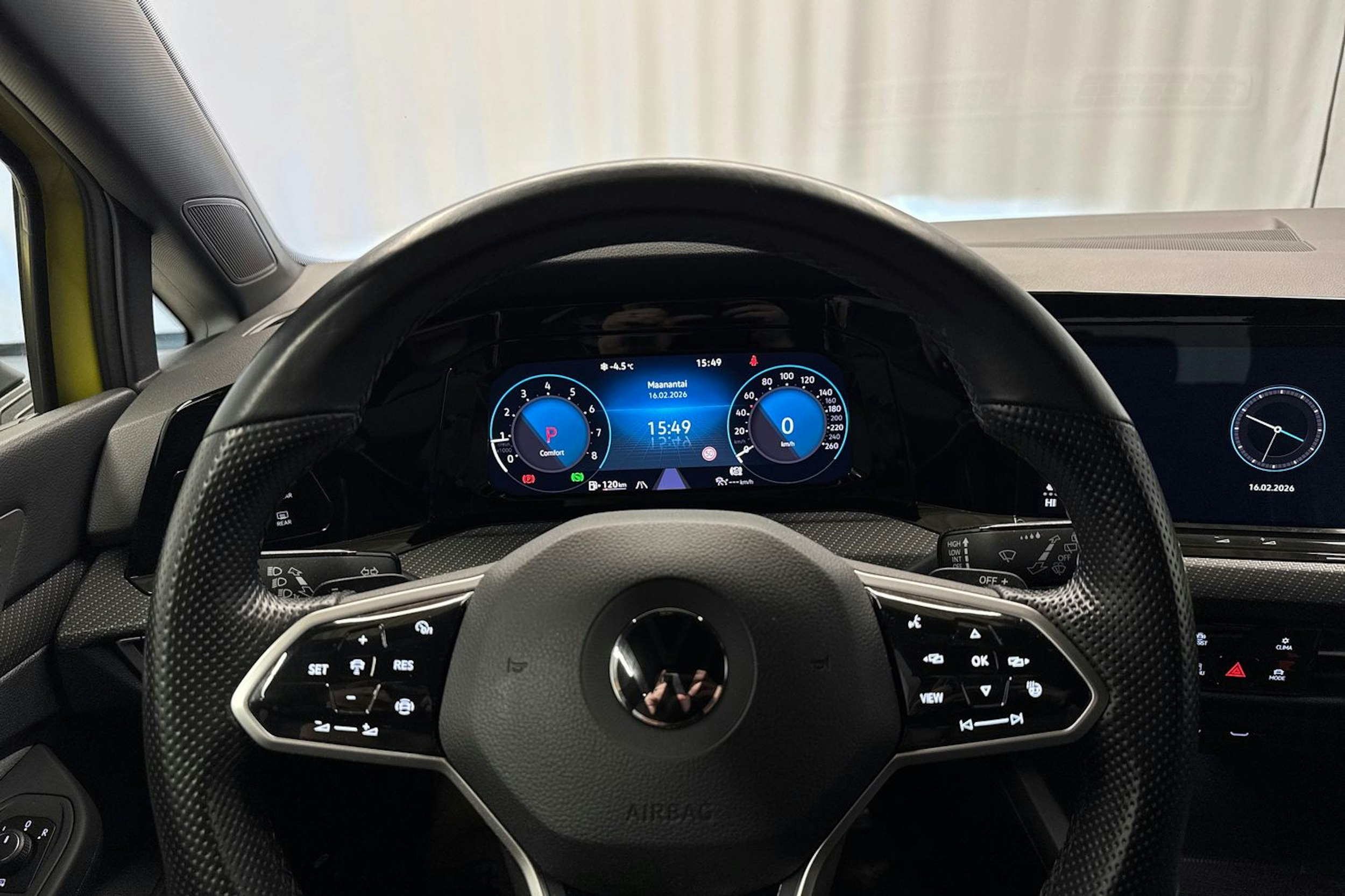 keltainen Volkswagen Golf 2022 kuva 11.