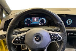 keltainen Volkswagen Golf 2022 kuva 12.