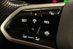 keltainen Volkswagen Golf 2022 kuva 14.