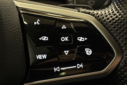 keltainen Volkswagen Golf 2022 kuva 15.