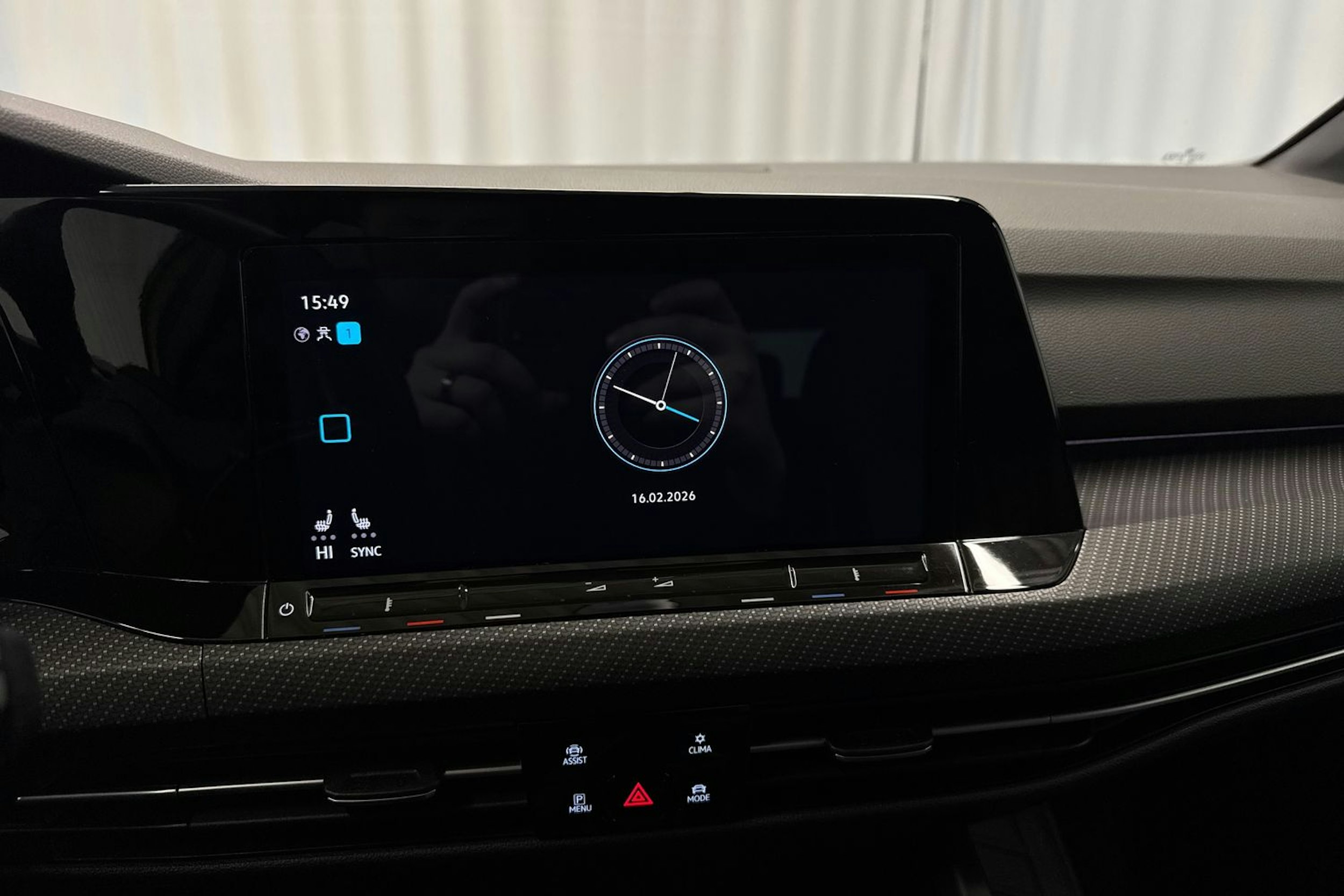 keltainen Volkswagen Golf 2022 kuva 19.