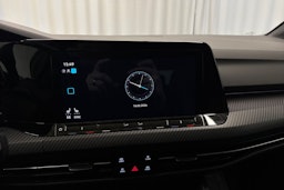 keltainen Volkswagen Golf 2022 kuva 19.