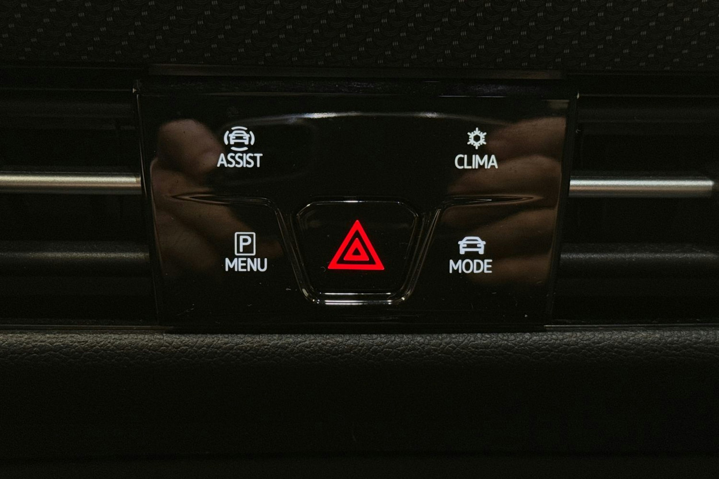 keltainen Volkswagen Golf 2022 kuva 21.