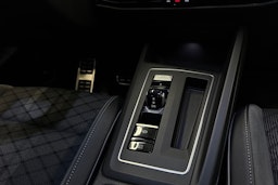 keltainen Volkswagen Golf 2022 kuva 22.