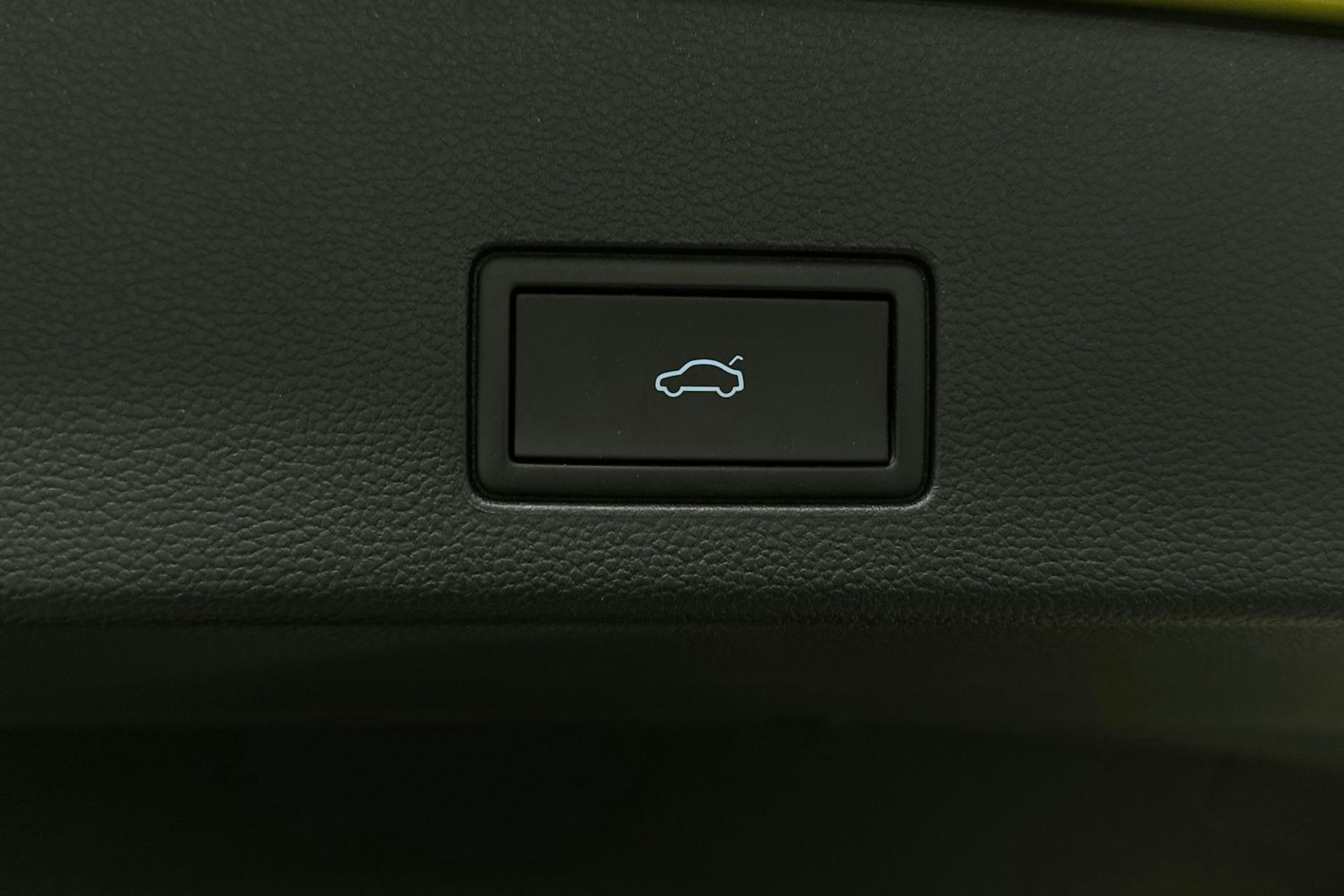 keltainen Volkswagen Golf 2022 kuva 25.