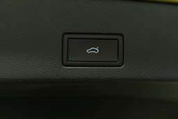 keltainen Volkswagen Golf 2022 kuva 25.