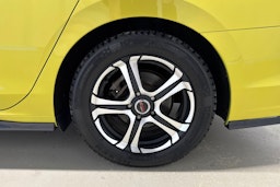 keltainen Volkswagen Golf 2022 kuva 32.