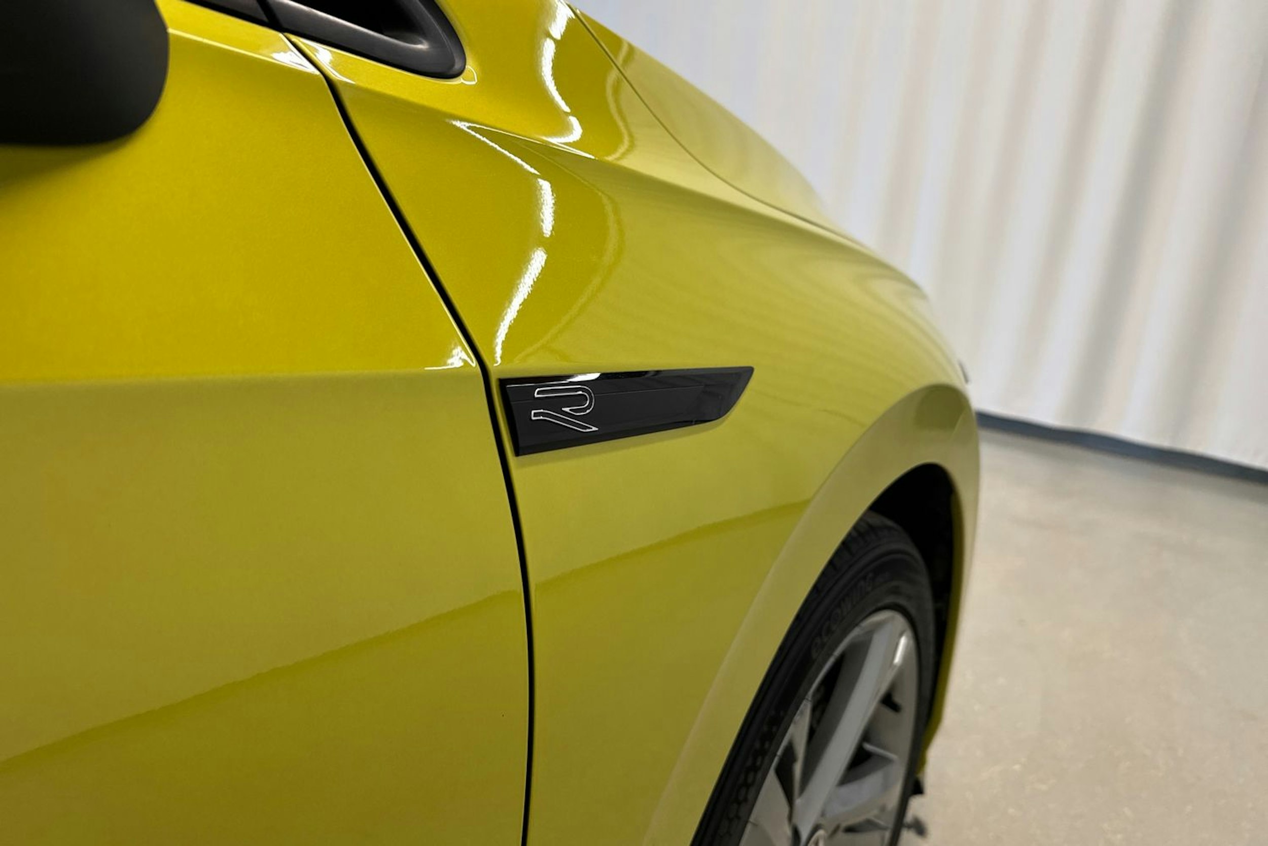 keltainen Volkswagen Golf 2022 kuva 34.