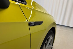 keltainen Volkswagen Golf 2022 kuva 34.