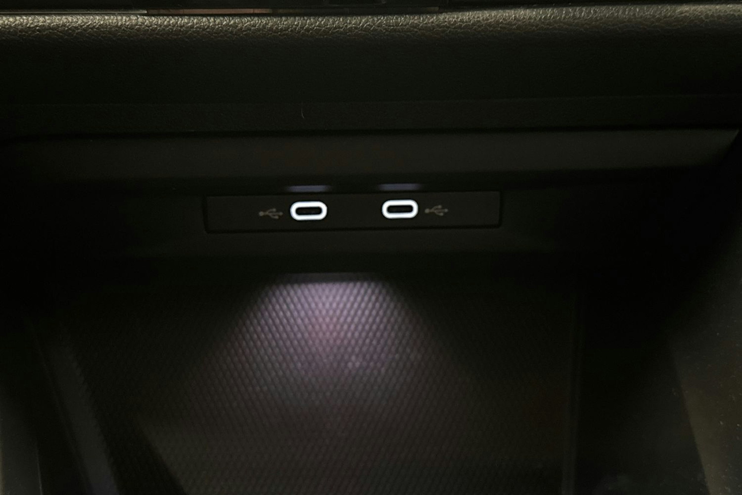 keltainen Volkswagen Golf 2022 kuva 35.