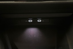 keltainen Volkswagen Golf 2022 kuva 35.