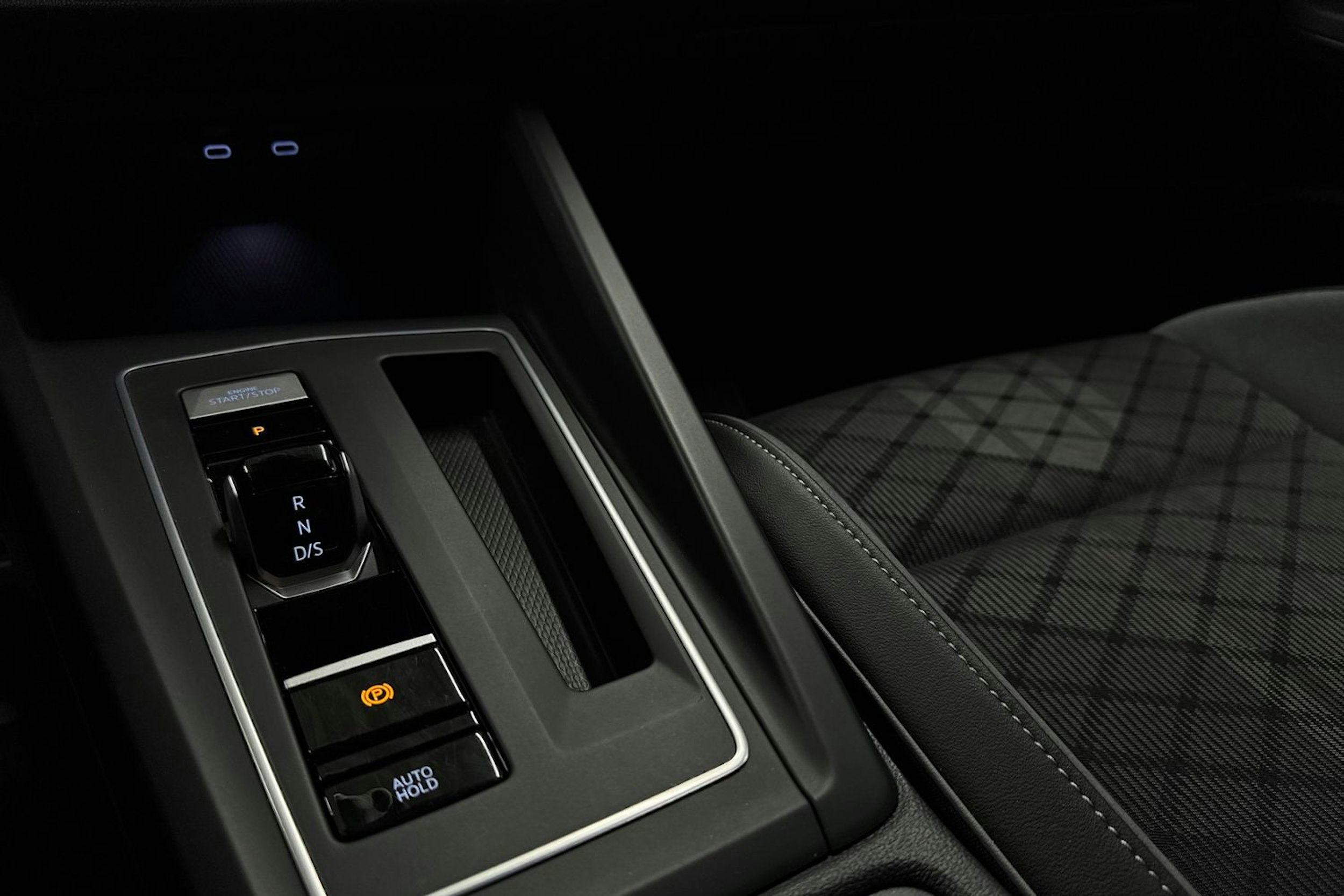 keltainen Volkswagen Golf 2022 kuva 36.