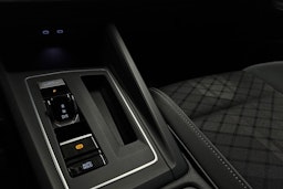 keltainen Volkswagen Golf 2022 kuva 36.