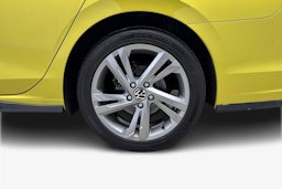 keltainen Volkswagen Golf 2022 kuva 38.