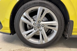 keltainen Volkswagen Golf 2022 kuva 39.